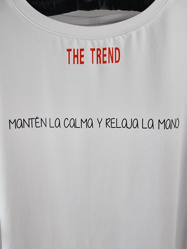 Camiseta Manten la calma y relaja la mano